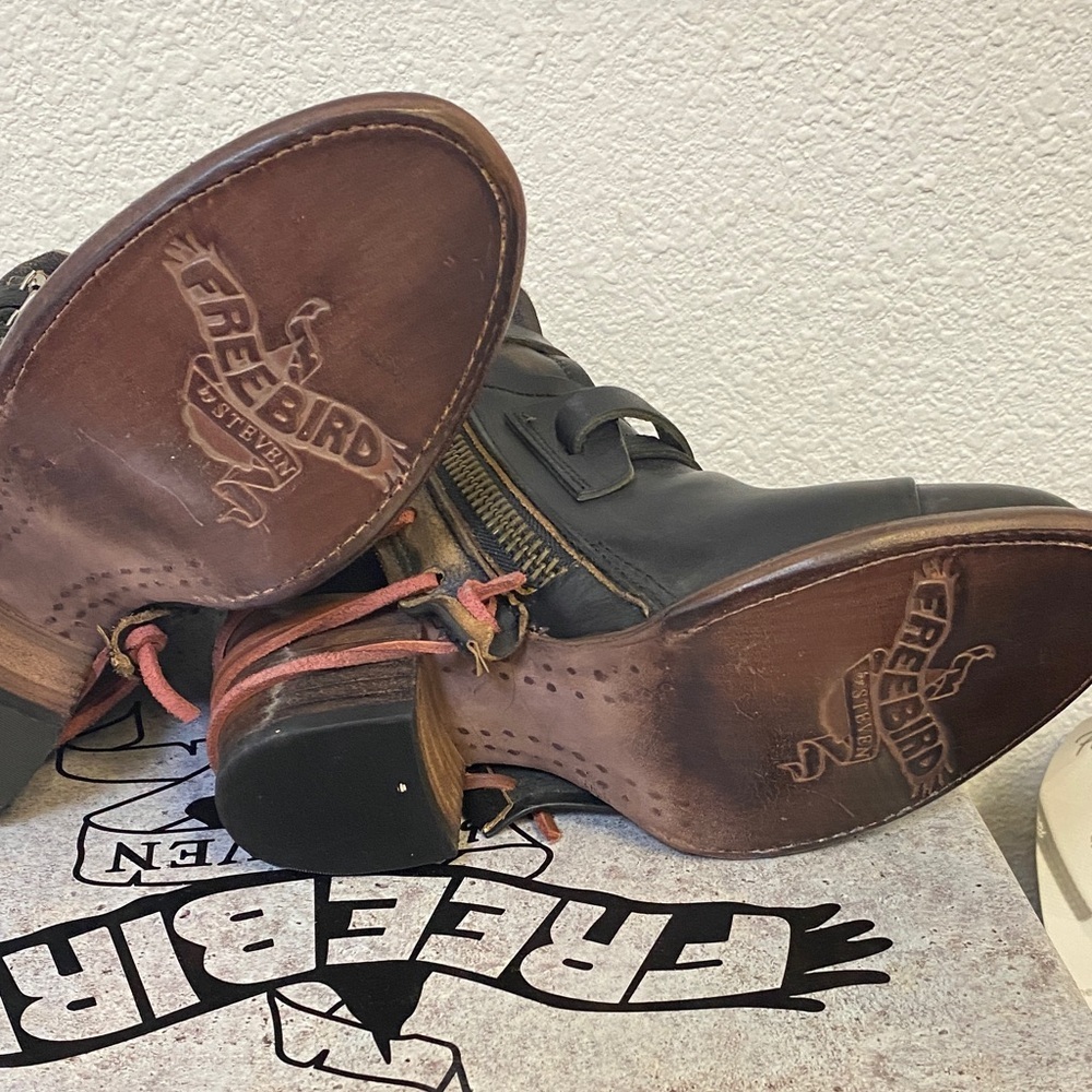 Freebird Women's Black Leather Ankle Boots - Picture 7 of 7